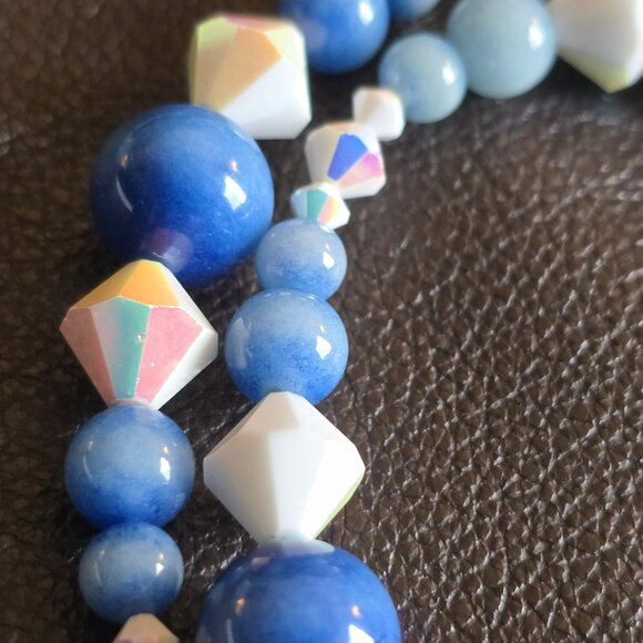 Vintage beaded necklace in varigated colours and shapes and materials. - Picture 5 of 9